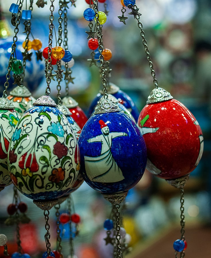 Shopping the Grand Bazaar, Turkey. Istanbul Take-Homes: a Guide to Shopping the Grand Bazaar. Copyright © 2023 Terence Carter / Grantourismo. All Rights Reserved.
