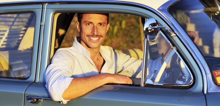 Richard Graham of My Sydney Detour in his 1964 EH Holden Premier. Copyright © 2022 Terence Carter / Grantourismo. All Rights Reserved.