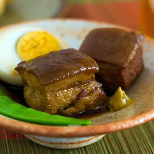 Butaniku no kakuni recipe – slow simmered pork belly shoyu and black sugar. Copyright © 2022 Terence Carter / Grantourismo. All Rights Reserved.