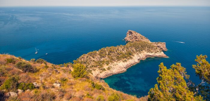 Sa Foradada at Son Marroig in Tramuntana, Mallorca, Spain. Mallorca Road Trip – Driving the Dramatic West Coast of the Spanish Island. Copyright © 2022 Terence Carter / Grantourismo. All Rights Reserved.