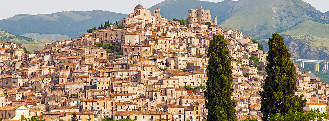 Hilltop Towns of Calabria – Atmospheric Mountain Villages to Explore. Morano Calabro, Cosenza, Calabria, Italy. Copyright © 2022 Terence Carter / Grantourismo. All Rights Reserved.