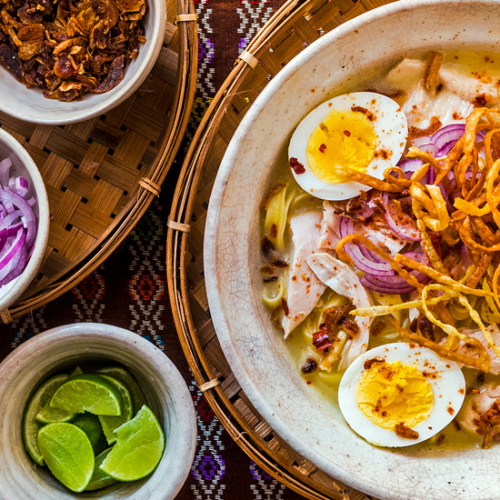 Ohn No Khao Swe Recipe – Burmese Chicken Coconut Noodle Soup. Copyright © 2022 Terence Carter / Grantourismo. All Rights Reserved.