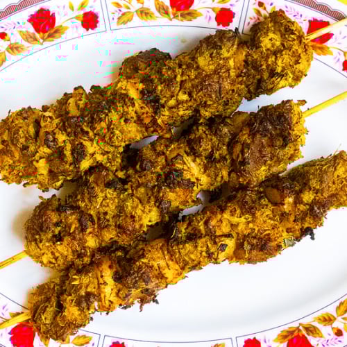 Cambodian Beef Skewers Recipe – How To Make Sach Ko Ang. Copyright © 2022 Terence Carter / Grantourismo. All Rights Reserved.