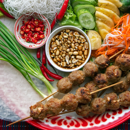 Grilled Pork Meatballs Recipe with Rice Paper, Noodles, Salad and Pickles. Copyright © 2022 Terence Carter / Grantourismo. All Rights Reserved.