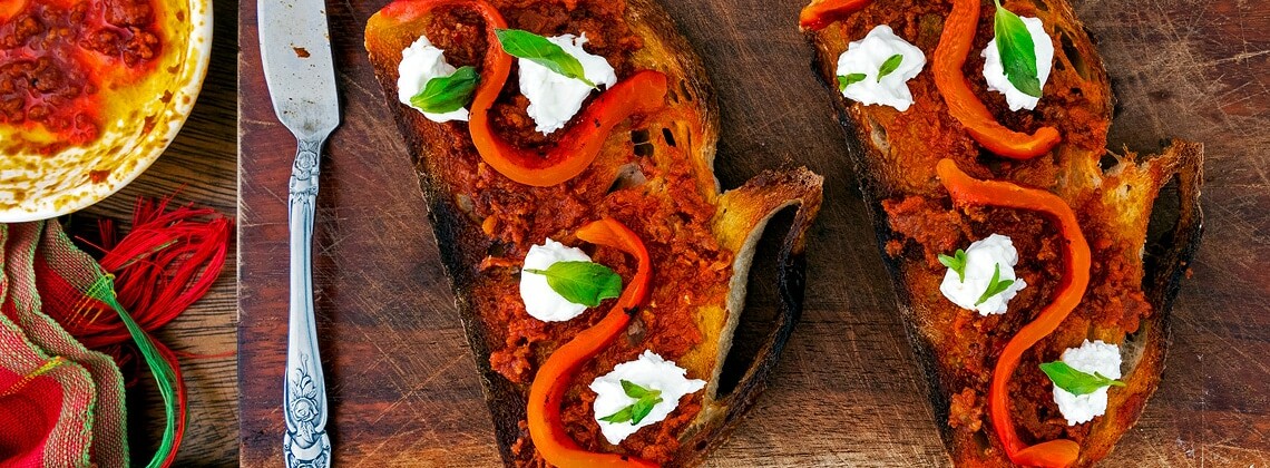 Nduja Bruschetta Recipe with Goats Cheese and Sweet Red Capsicum. Copyright © 2022 Terence Carter / Grantourismo. All Rights Reserved.