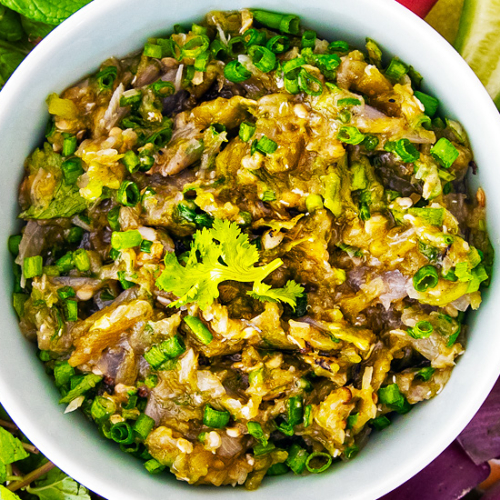 Thai Nam Prik Num Recipe for a Smoky Green Chilli Dip. Copyright © 2022 Terence Carter / Grantourismo. All Rights Reserved.
