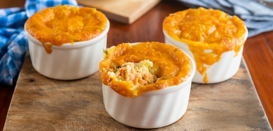 Fish Pot Pie Recipe for Mini Mashed Potato and Salmon Pies. Easy pie recipes. Copyright © 2022 Terence Carter / Grantourismo. All Rights Reserved.