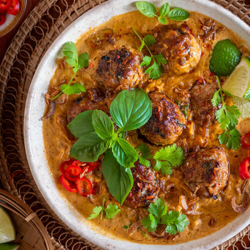 Thai Meatball Curry Recipe for a Thai Red Curry with Tender Meatballs and Fragrant Basil. 28 recipes to cook in February. Copyright © 2022 Terence Carter / Grantourismo. All Rights Reserved.