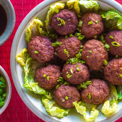Chinese Lions Head Meatballs Recipe for Shizi Tou for Chinese New Year. Copyright © 2023 Terence Carter / Grantourismo. All Rights Reserved.