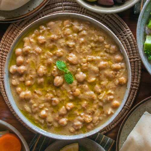 Hummus Balila Recipe for Creamy Warm Chickpeas Spiced with Cumin. Best hummus recipes. Copyright © 2023 Terence Carter / Grantourismo. All Rights Reserved.