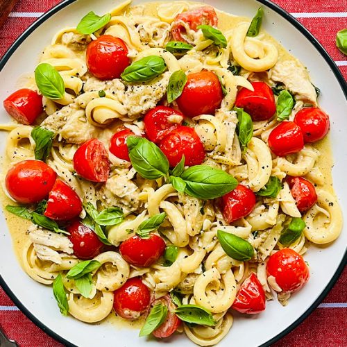 Caprese Pasta Recipe with Chicken, Cherry Tomatoes and Basil. Copyright © 2025 Terence Carter / Grantourismo. All Rights Reserved.